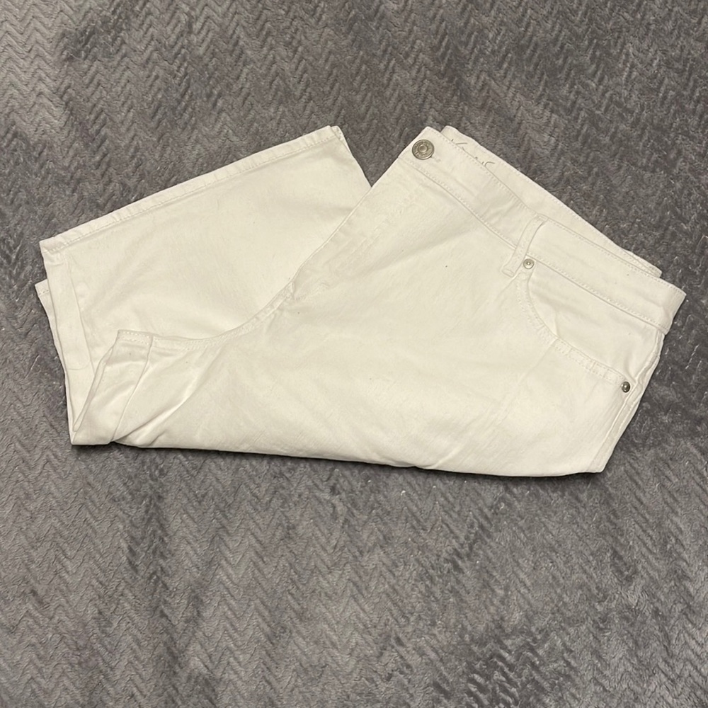 Gloria Vanderbilt All Around Slimming Effect Bermuda Shorts